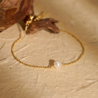 Minimalist Single Pearl Bracelet, Freshwater Pearl Bracelet, Everyday Simple Gold Bracelet, Gift for Sister, Christmas Gift, Bridesmaid Gift