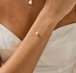 Minimalist Single Pearl Bracelet, Freshwater Pearl Bracelet, Everyday Simple Gold Bracelet, Gift for Sister, Christmas Gift, Bridesmaid Gift